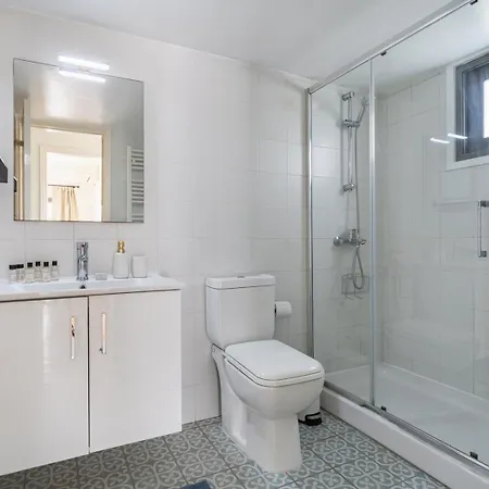 Elegant 2br Floor W/ Parking * Engomi