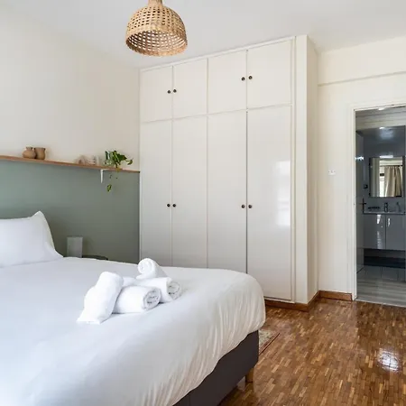 Elegant 2br Floor W/ Parking Apartamento Engomi