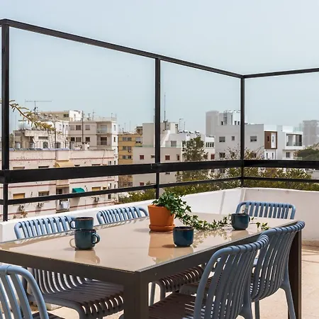Elegant 2br Floor W/ Parking Apartment