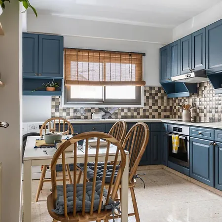 Elegant 2br Floor W/ Parking Apartment