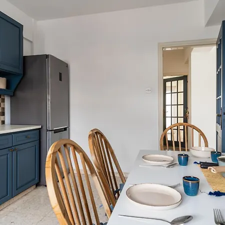 Elegant 2br Floor W/ Parking